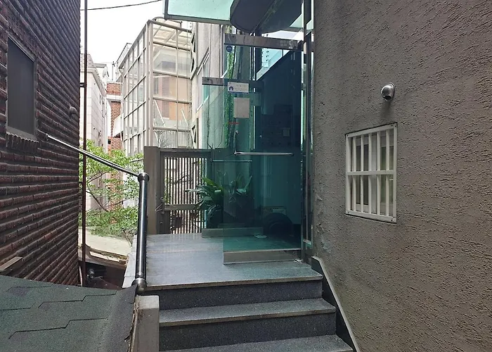 Zennyne 5 Minutes From Hyehwa Station 3 Queen Beds *