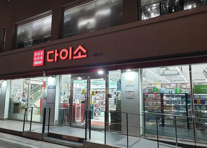 Zennyne 5 Minutes From Hyehwa Station 3 Queen Beds *
