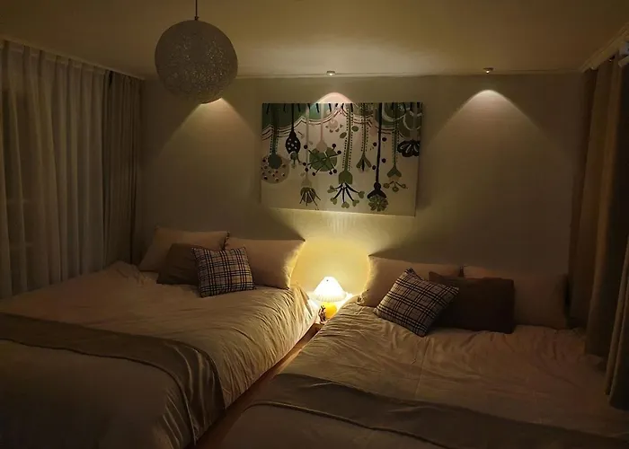 Zennyne 5 Minutes From Hyehwa Station 3 Queen Beds *